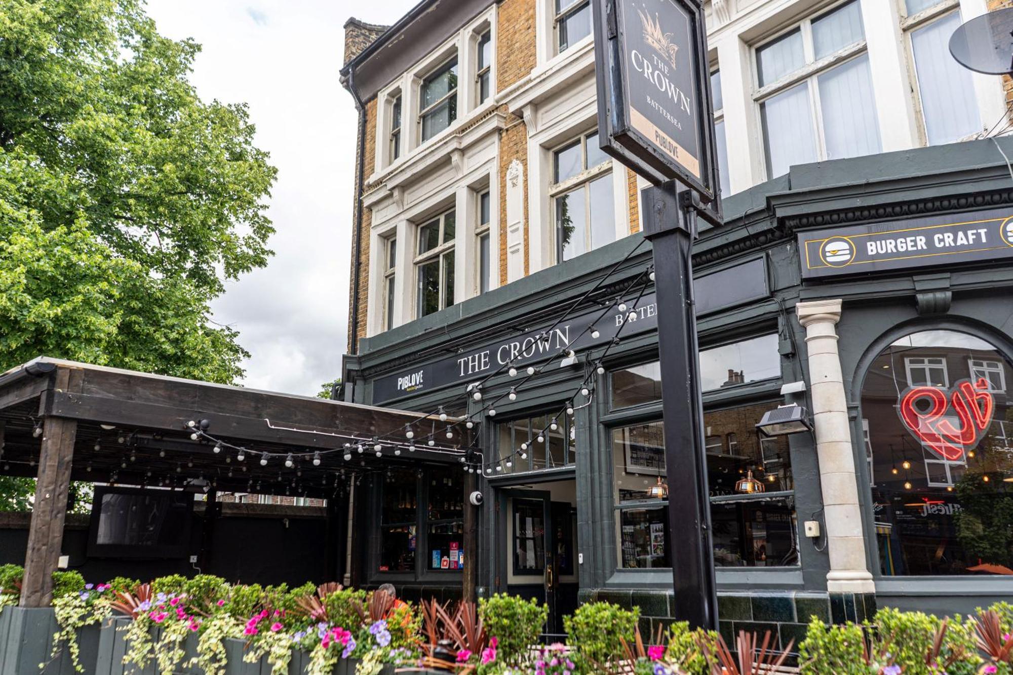 Publove @ The Crown, Battersea Londra Exterior foto